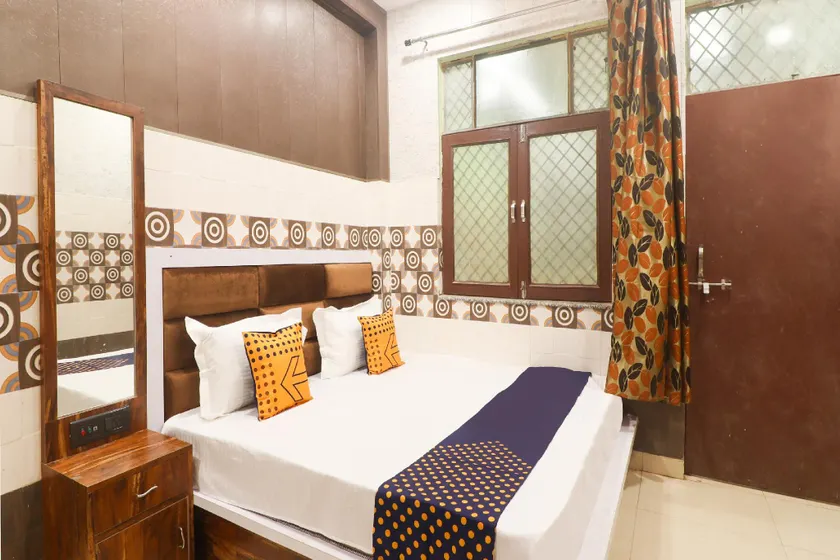 SPOT ON 78167 Hotel Royal Castle - Image 1