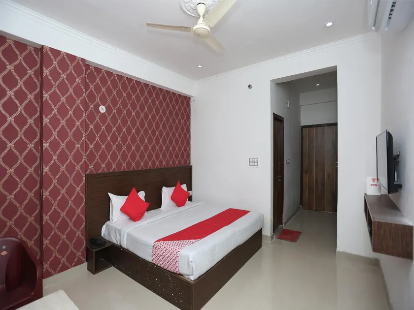 OYO 26575 Hotel Vandana - Image 1