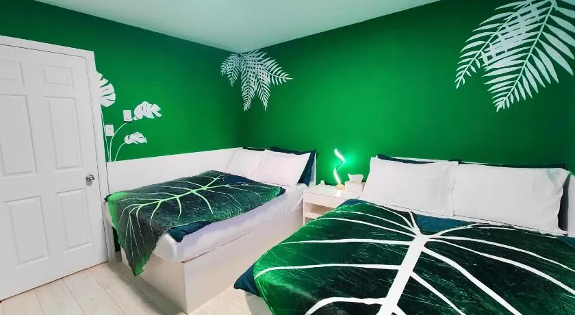 Fresh & Bright Private Suite - Image 1