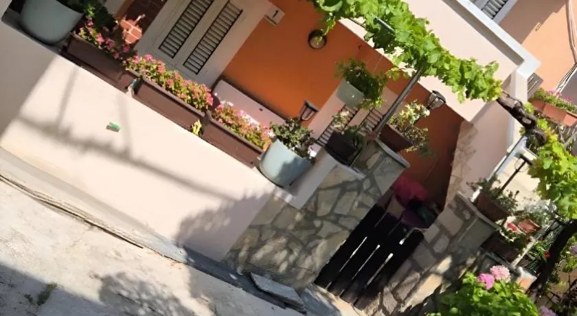 Yasmin Breeze Apartment - Image 1