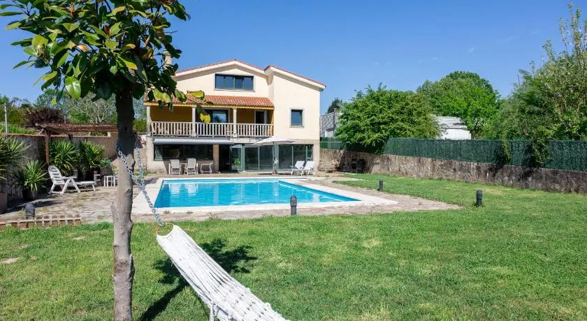 LE LLAR casa con 2 PISCINAS 1 CLIMATIZADA INTERIOR muy cerca de Santiago de Compostela - Image 1