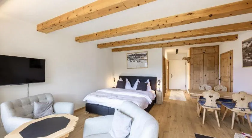 Cosy Apartment facing Piz Rosatsch with eFireplace, Pool & Sauna - Image 1
