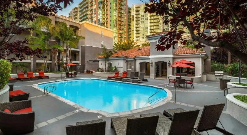 Serene 1BR & 2BR MDR Escape Minutes to Venice Beach with Spa & Gym - Image 1