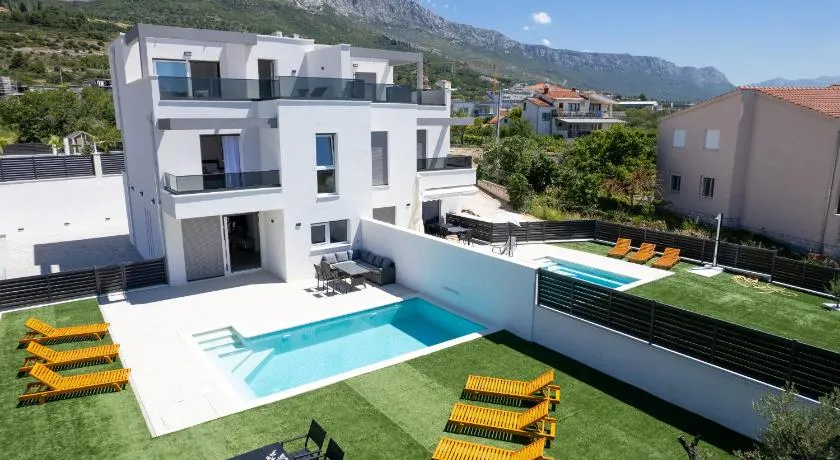 Villa Flora - Image 1