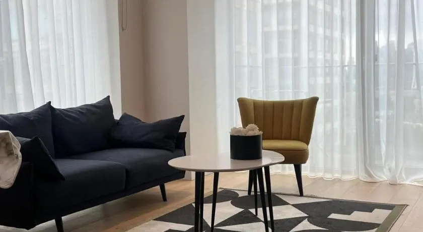 2 bedroom 2 bathroom Luxe Apartment Royal Wharf - Image 1