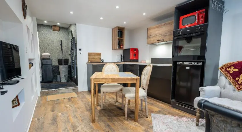 Appartement de la noblesse - designed by C.M - Image 1