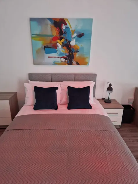 Spacious Luxurious Serviced Accommodation 4 - Image 1