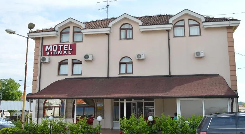 Motel Signal - Image 1