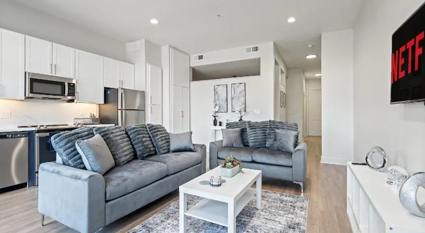 Modern Loft City View - Image 1