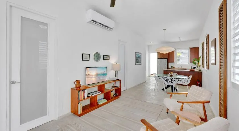 Seaside Caribbean Comfort - Between Beach and City - Image 1