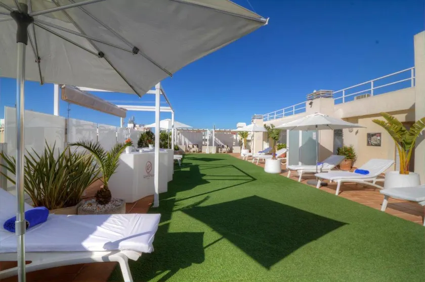Hotel Royal Plaza - Image 1