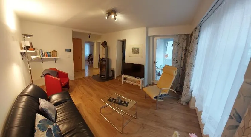 Renovierte 4,5-Zi-Wohnung mit Parkplatz in ruhiger Lage - 90m2 - Image 1