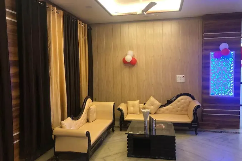 Hotel Rise - Image 1