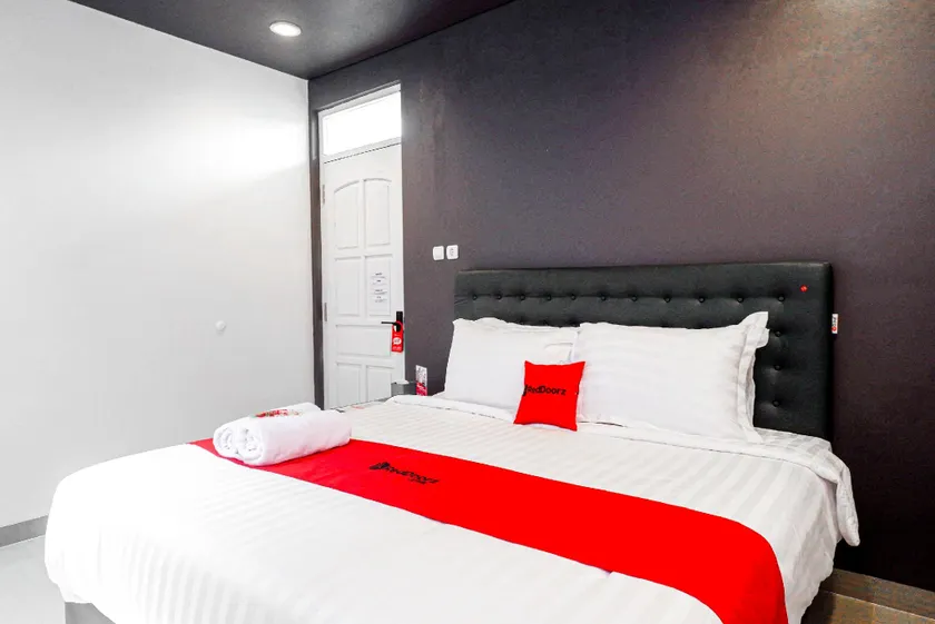 RedDoorz near Bukitsari Semarang - Image 1