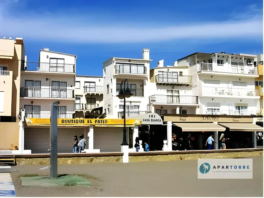 Apartamentos Casa Blanca - Image 1