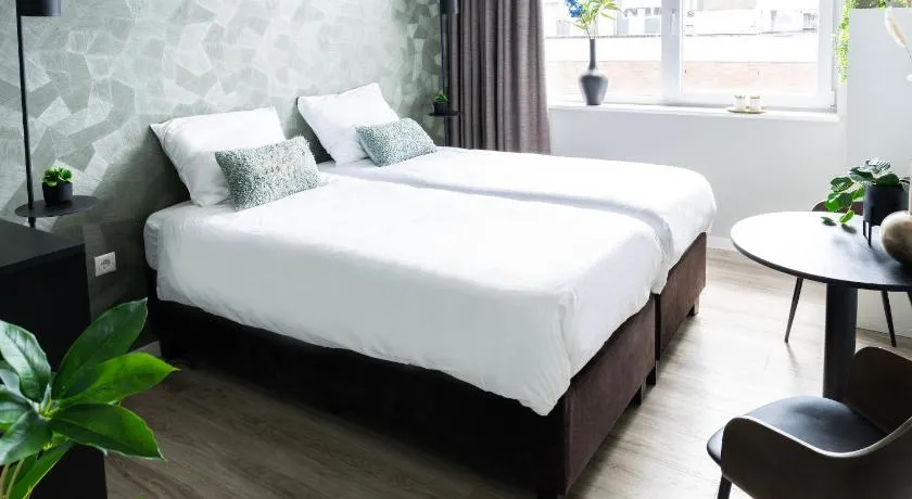 Newly Renovated Suite, Free Parking - Image 1
