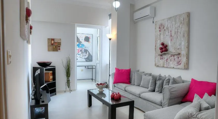 Cosy apartment in Glyfada center - Image 1