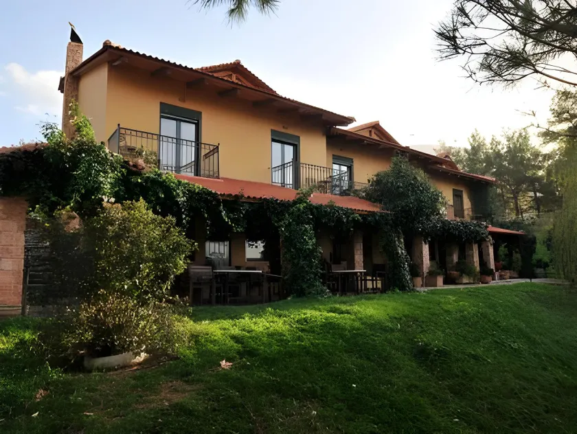 Aphrodite's Inn Kalavrita - Image 1