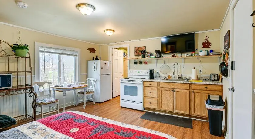 Shared Hot Tub & Fire Pit: Tranquil Whittier Gem! - Image 1