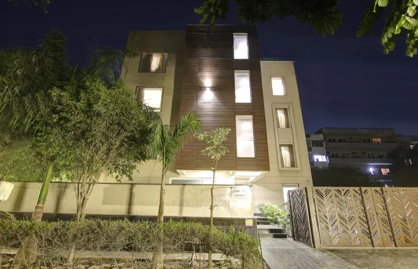 Saltstayz Select - Galleria Market & Golf Course Road - Image 1