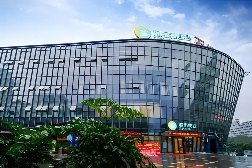 City Comfort Inn Chongqing Shiqiao Plaza Metro Station - Image 1