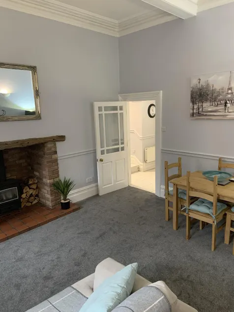 Hursley Lodge - Image 1
