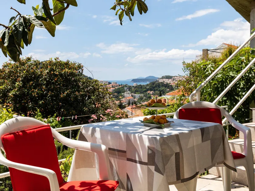 Exquisito estudio con terraza | Vistas al agua - Image 1