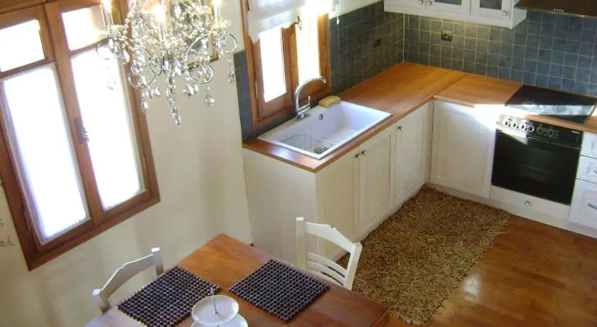 Valley View House - Image 1