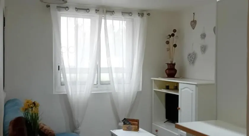 Studio indépendant Chez l'hôte - possibilité parking gratuit - 5 min Métro accès rapide toute la Ville - 15 min Elyamaje - Image 1