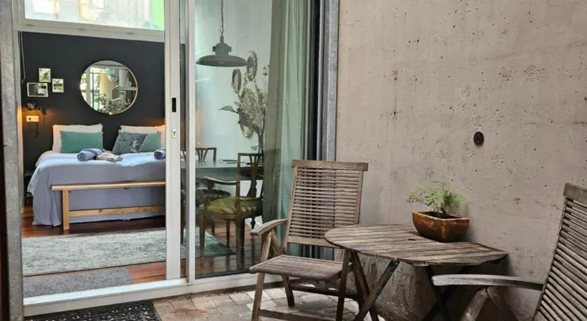 Waterfront Studio - Image 1