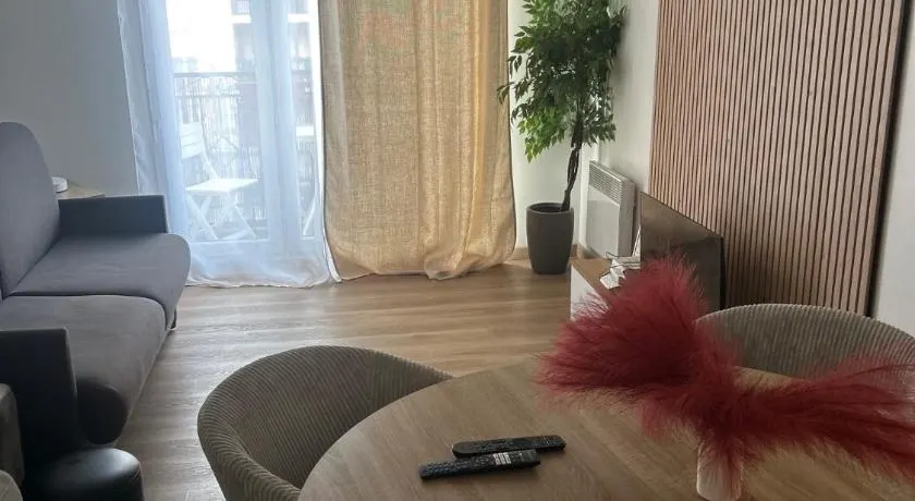 Appartement 2 pièces au pied de la gare 5 min de Disneyland Paris - Image 1