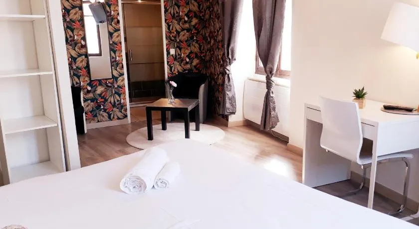 Hotel renaissance martigues - Image 1