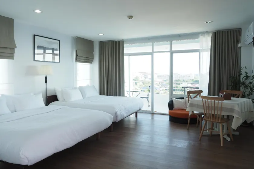 50 sqm Studio with Twin Beds & Partial Sea View - Image 1