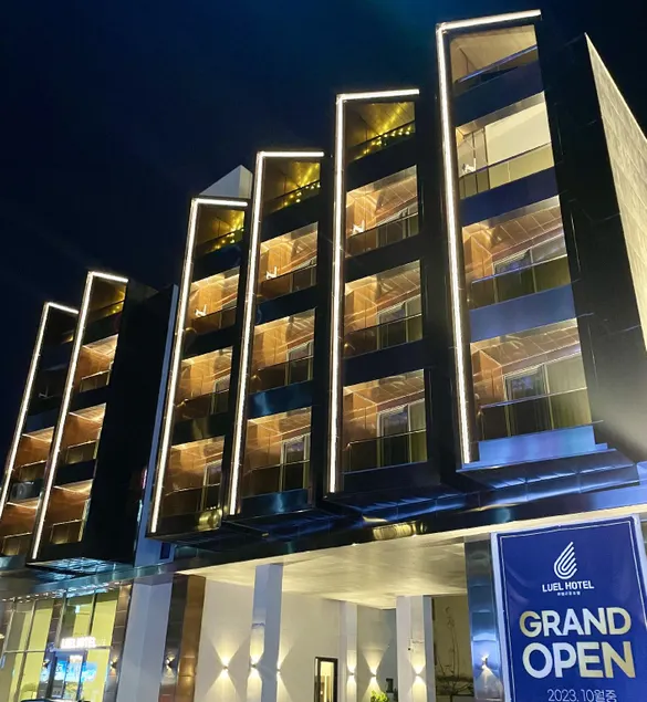 Luel Hotel - Image 1