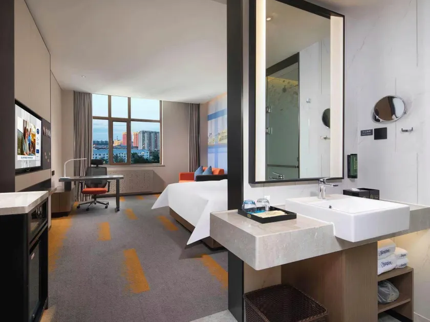 Huaxia Club - Image 1