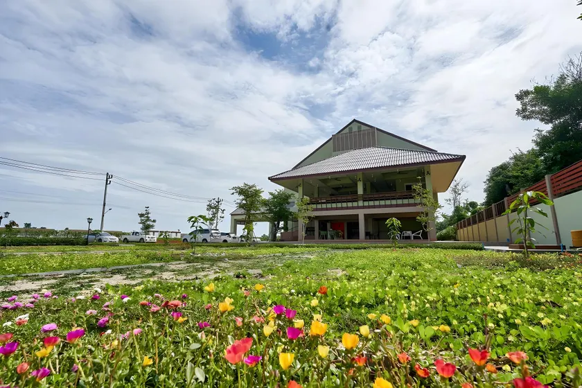 Smile Park Hotel - Image 1