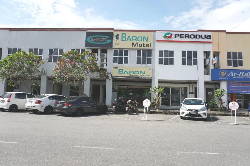 1 Baron Motel - Image 1