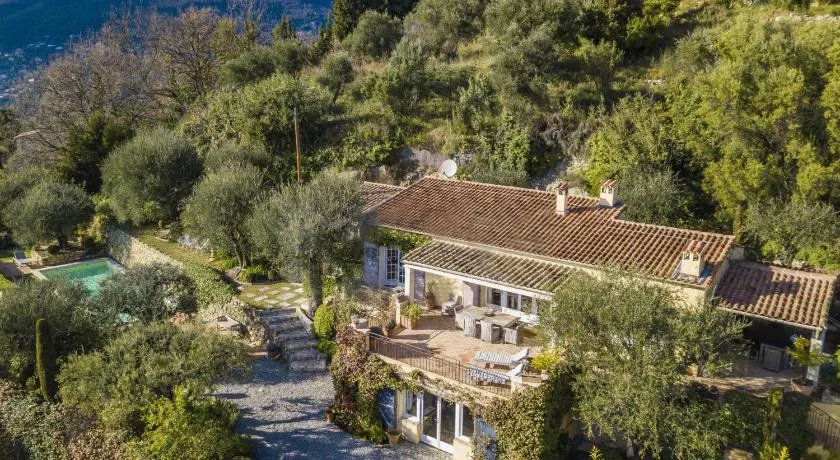 Villa con piscina riscaldata e magnifiche viste del mare, montagna e golf - Image 1