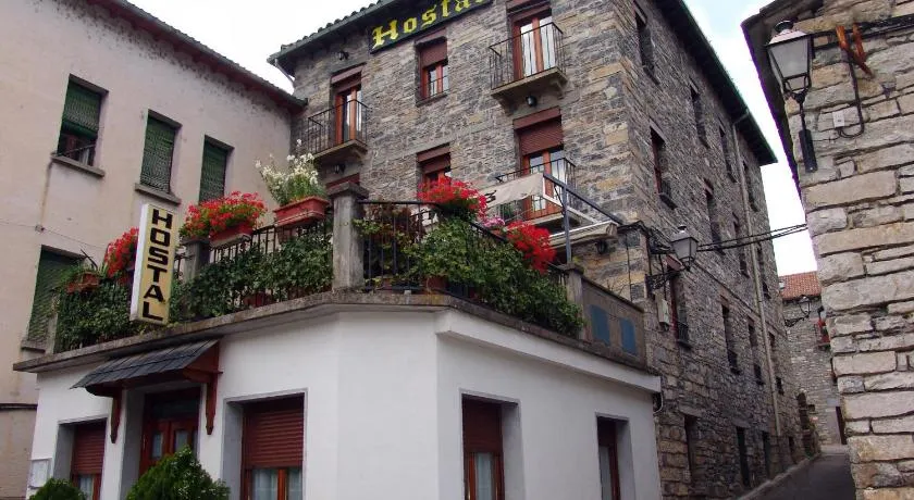 Hostal Pirineos Sarvisé - Image 1