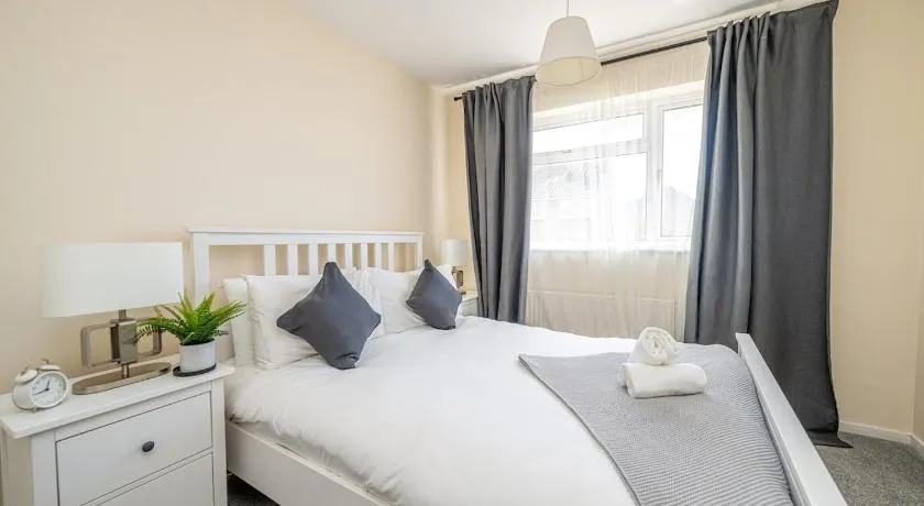 Cosy Sleeps 7 Leisure Contractors - Image 1