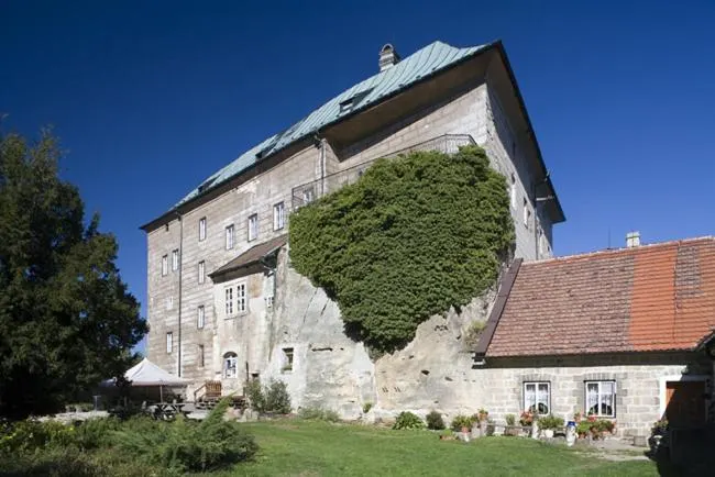 Hotel Bellevue - Image 1