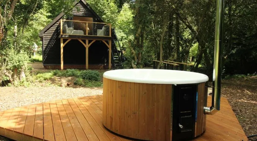 The Hive - beautiful studio with amazing hot tub - Image 1