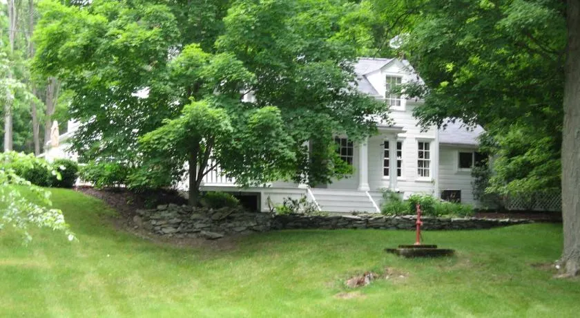 Omega Special, 1860s farm house 7 acres - Image 1