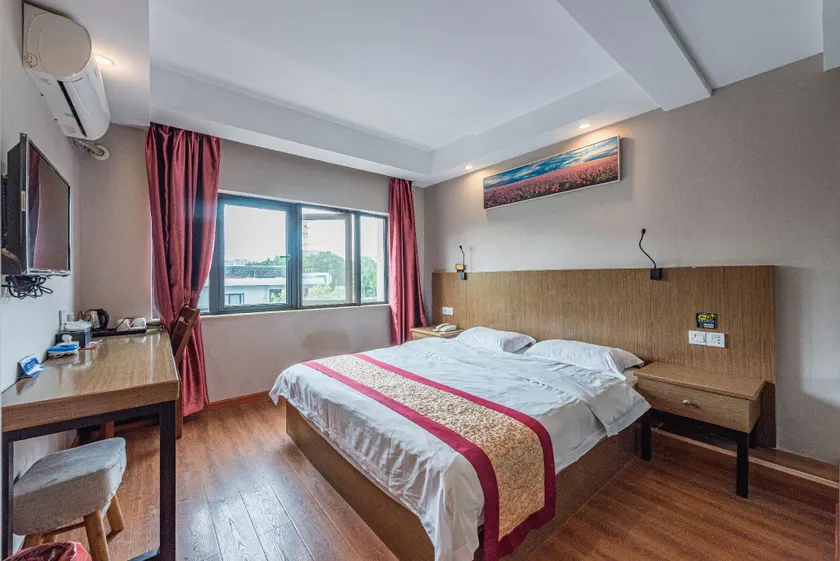 Yijia Business Hotel - Image 1