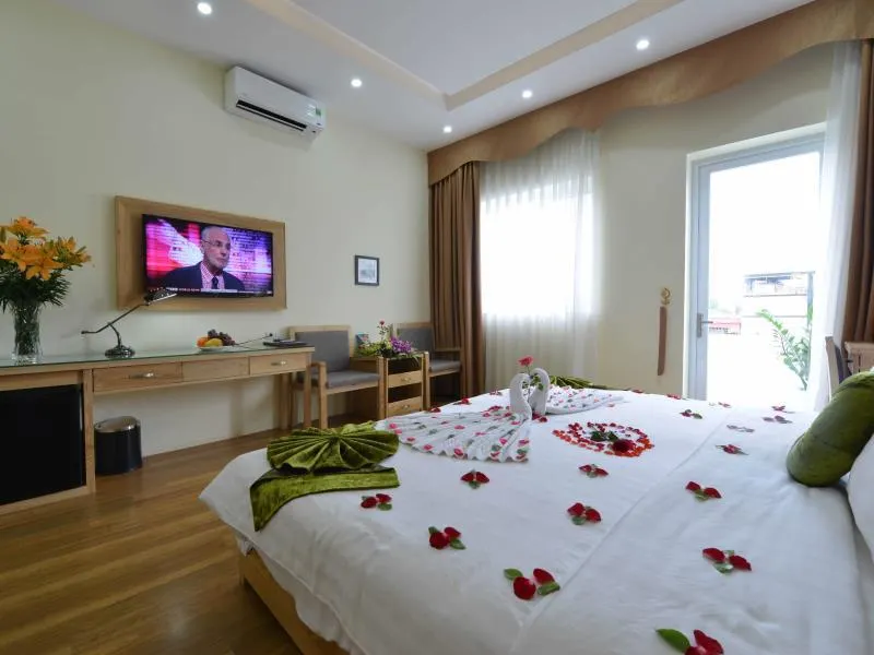 Blue Hanoi Inn Hotel - Image 1