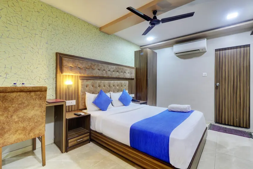 Hotel New Blue Sapphire Residency - Image 1
