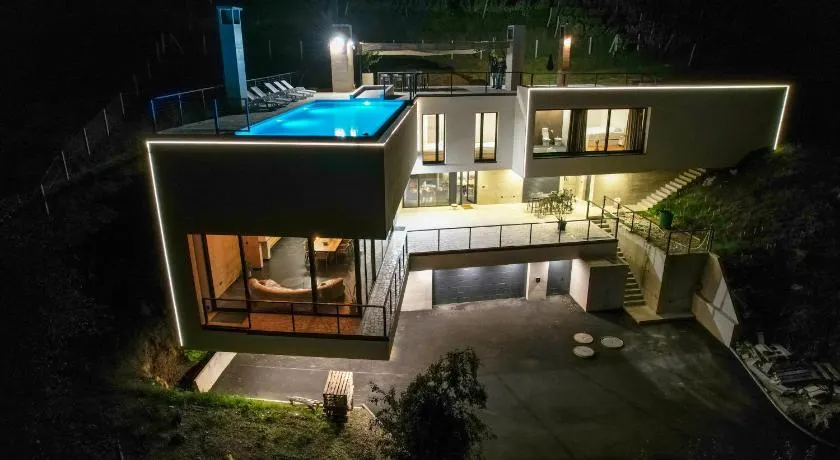 Villa Wineyard - VinoGrad - Image 1
