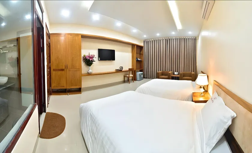 Ruby Hotel - Image 1