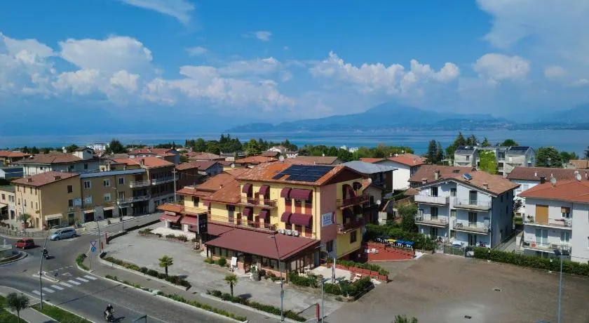 Hotel Primavera - Image 1