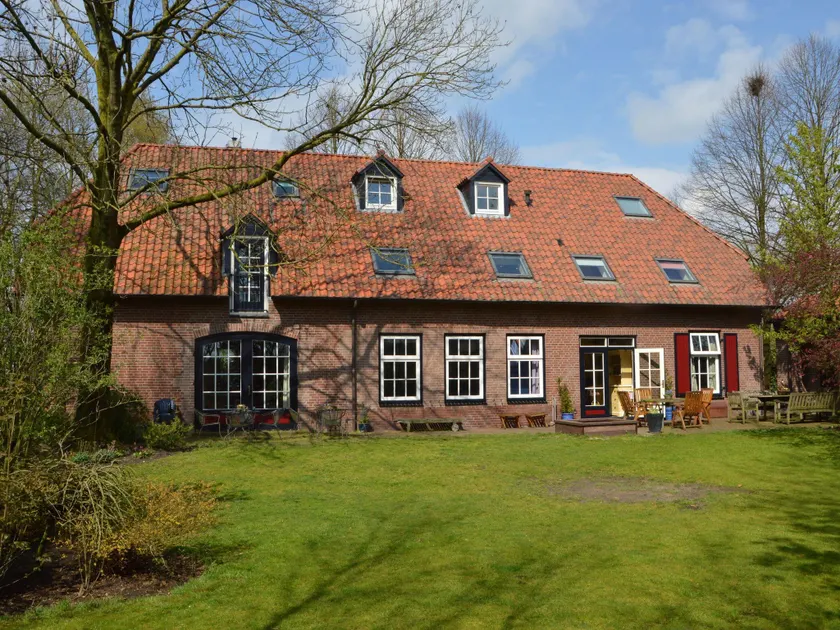 Sprawling Farmhouse in Mill with Fenced Garden - Image 1